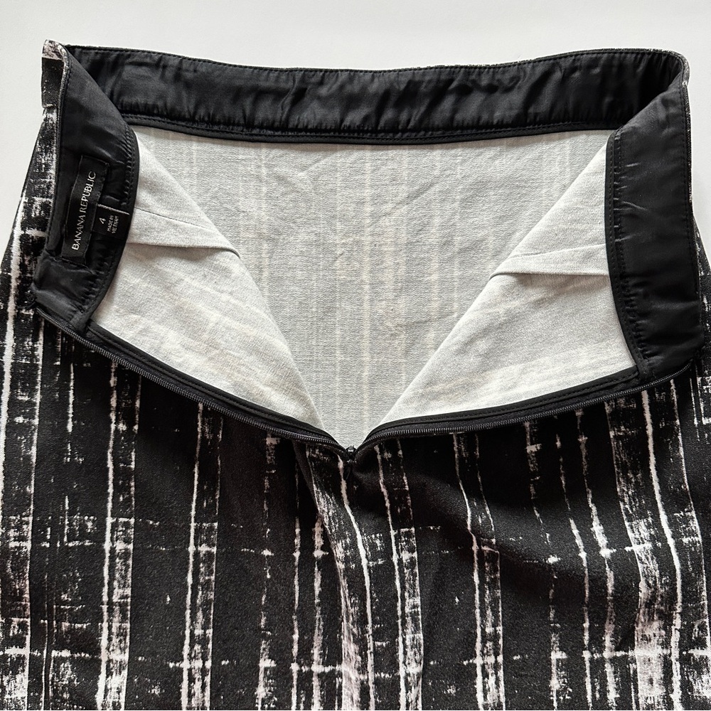 Banana Republic Sloan Pencil Skirt Black White Stripe Size 4 - Picture 7 of 16